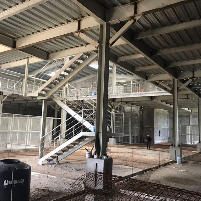 _navesindustriales _almacenaje _construccionesmetalicas _hardom_const_metalicas _mezzanines _escalerasmetalicas _almacenajesmetalicos(image2)